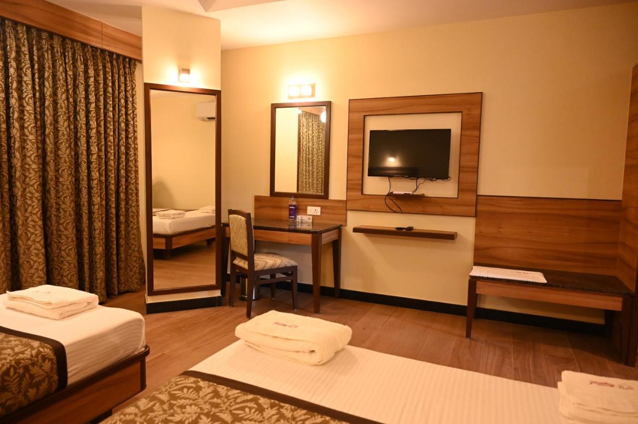 Hotel Sms Grand Imperial Веллуру Екстер'єр фото